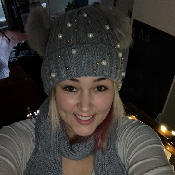 NWT White Fur lined Pom Pom Beanie w/ Scarf Set - Picture 2 of 5